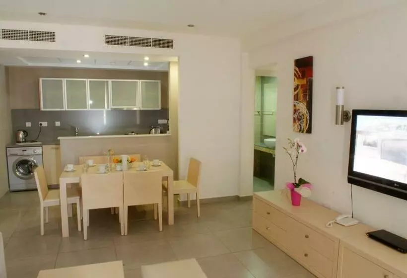 سوئیت راحتی, Capital Coast Resort And Spa