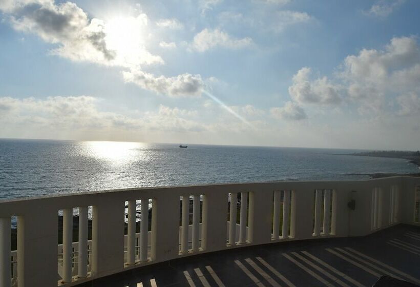 Люкс 3 Спальни, Capital Coast Resort And Spa