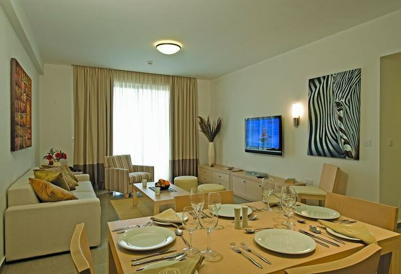 Люкс Superior 2 Спальни, Capital Coast Resort And Spa