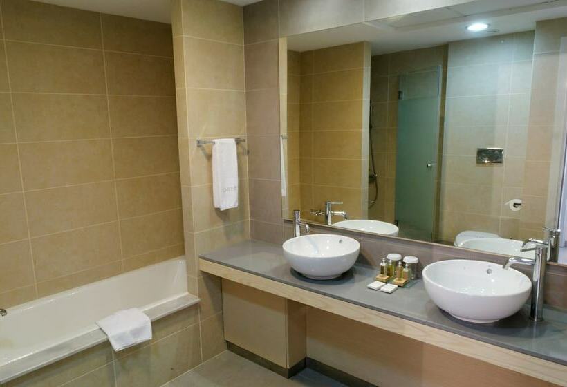 Люкс Superior 2 Спальни, Capital Coast Resort And Spa