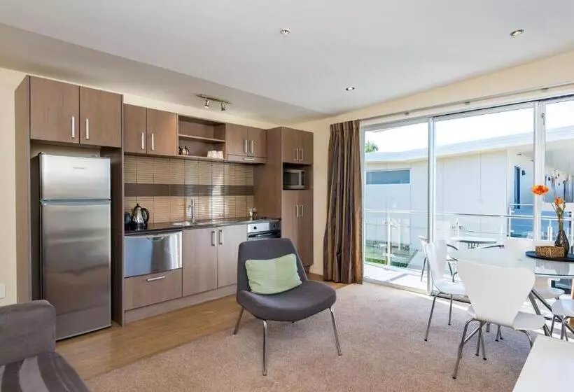景色の見える一ベッドルームアパートメント, Edgewater Palms Apartments
