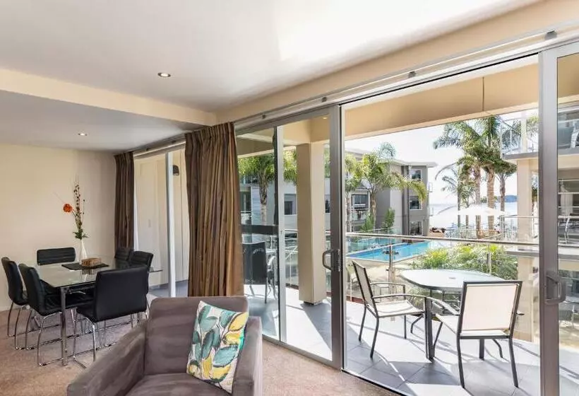 海の見える２ベッドルームアパートメント, Edgewater Palms Apartments