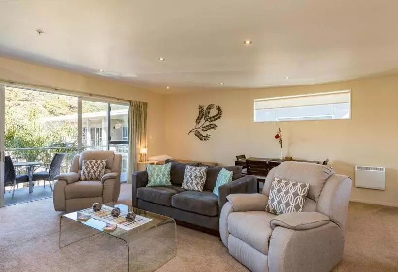 ２ベッドルームアパートメント, Edgewater Palms Apartments