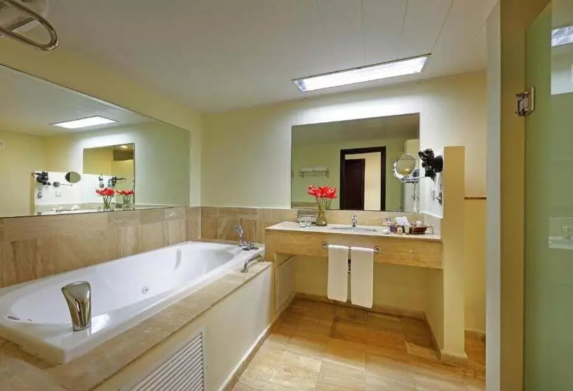 سوییت جونیور با چشمانداز دریا, Grand Palladium Lady Hamilton Resort & Spa - All Inclusive