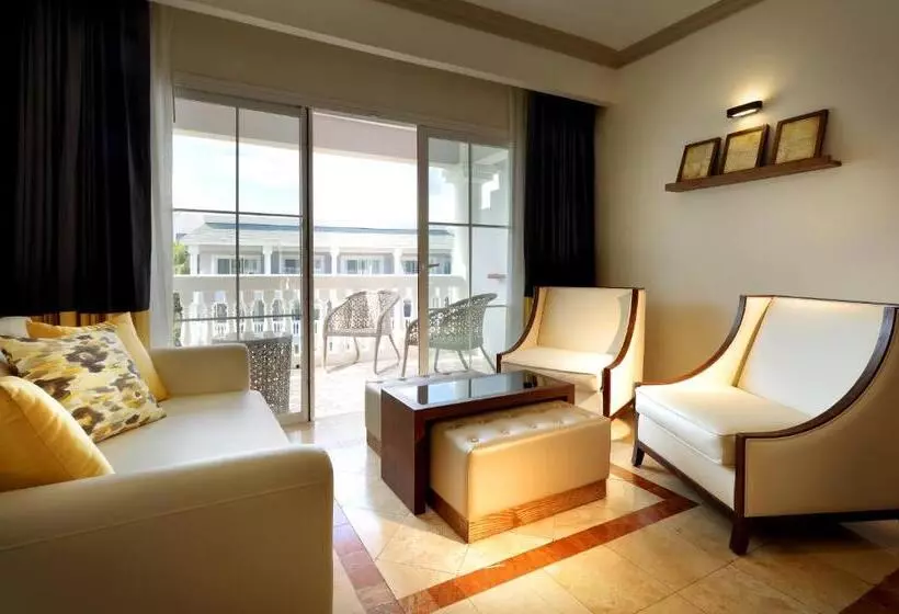 سوییت جونیور با چشمانداز دریا, Grand Palladium Lady Hamilton Resort & Spa - All Inclusive