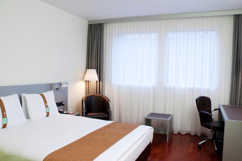 اتاق استاندارد با تخت بزرگ, Holiday Inn Zürich Messe, An Ihg