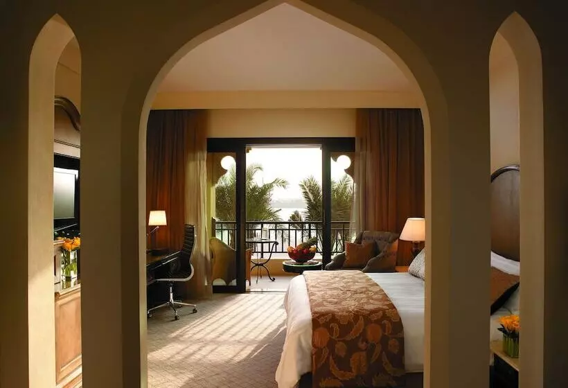 اتاق لوکس, Shangri La, Qaryat Al Beri, Abu Dhabi