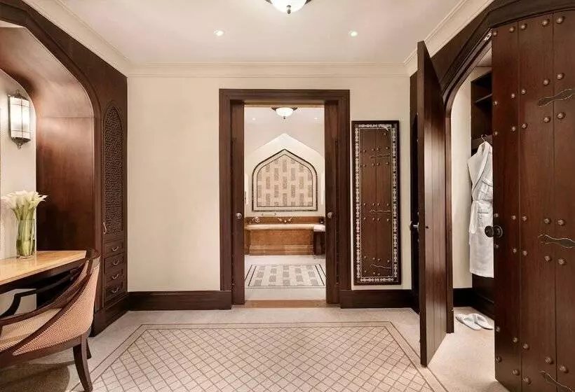 سوییت اجرایی, Shangri La, Qaryat Al Beri, Abu Dhabi