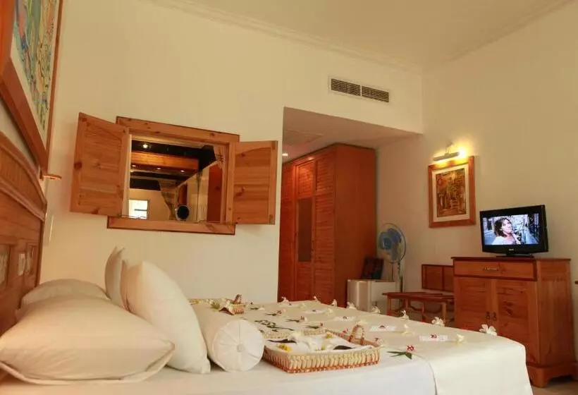 デラックスルーム, The Oasis Beach Resort