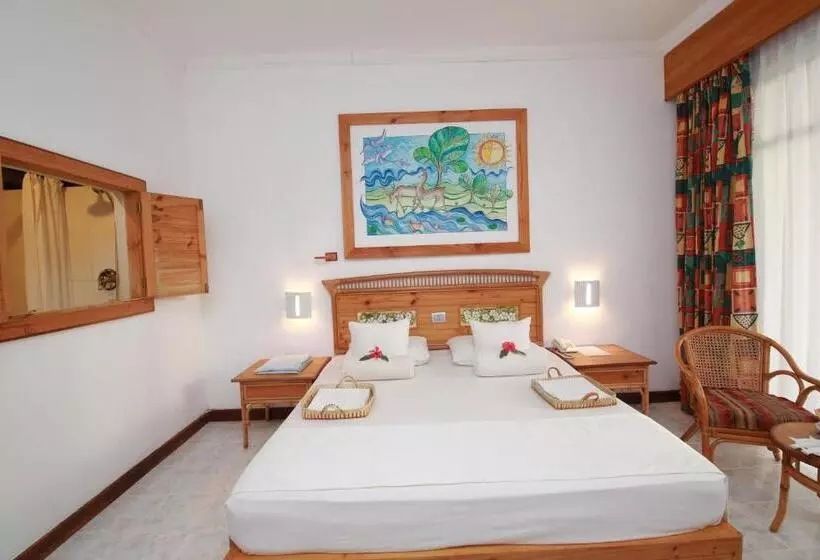 デラックスルーム, The Oasis Beach Resort