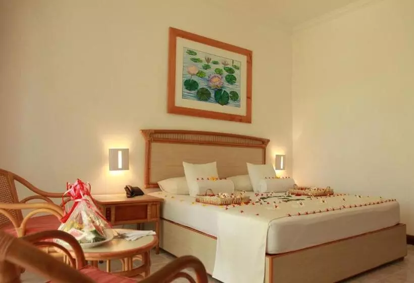 デラックスルーム, The Oasis Beach Resort