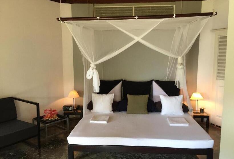 Люкс Вид на Сад, The Oasis Beach Resort