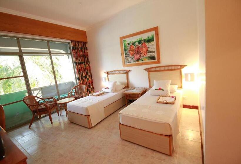 Номер Deluxe, The Oasis Beach Resort