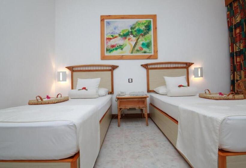 Номер Deluxe, The Oasis Beach Resort