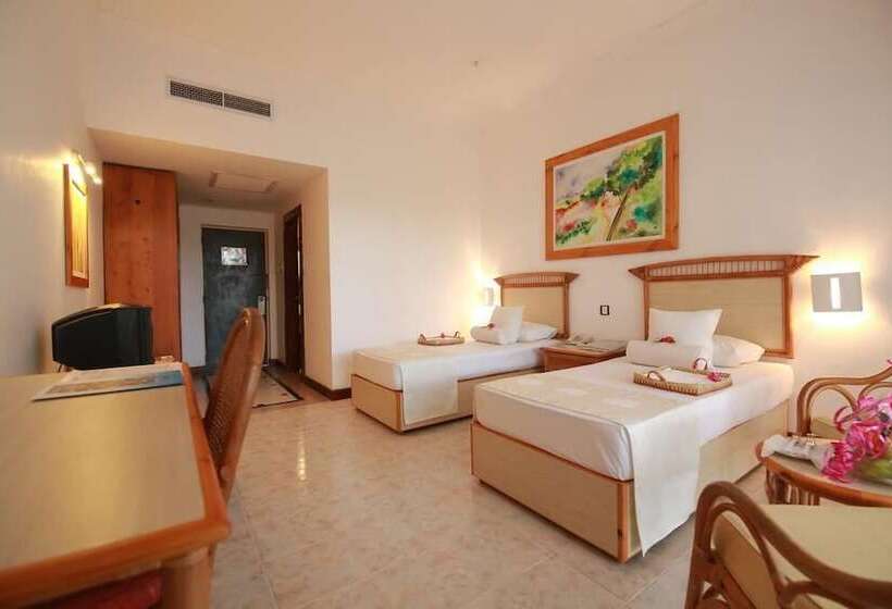 Номер Deluxe, The Oasis Beach Resort