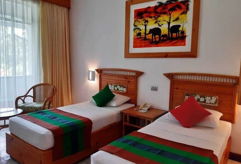 Номер Deluxe, The Oasis Beach Resort