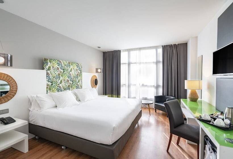 اتاق سوپریور با چشم‌انداز دریا, Catalonia Málaga