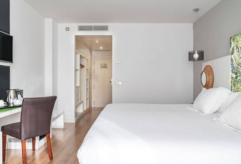 اتاق سوپریور با چشم‌انداز دریا, Catalonia Málaga