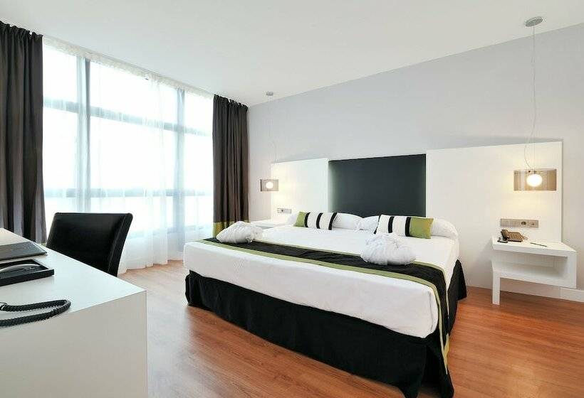 اتاق سوپریور با چشم‌انداز دریا, Catalonia Málaga