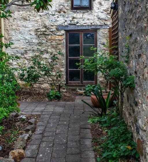 スタンダードスタジオ, Second Valley Cottages And Lodge