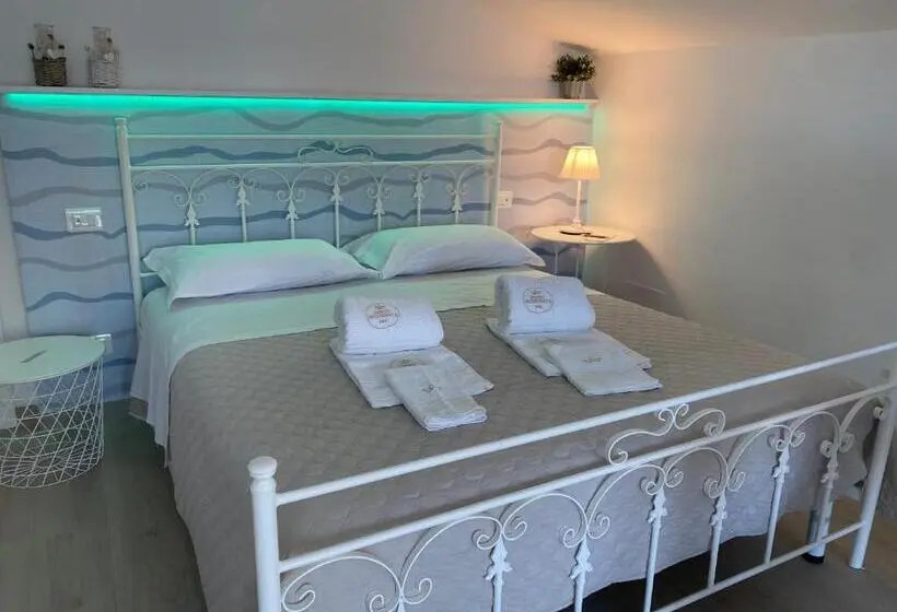 اتاق لوکس سه تخته, Borgo Incoronata B&b