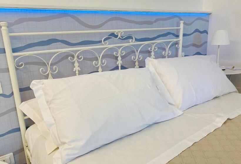 اتاق لوکس سه تخته, Borgo Incoronata B&b