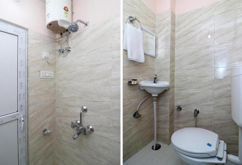 اتاق کلاسیک سه تخته, Flagship Hotel Royal Paradise