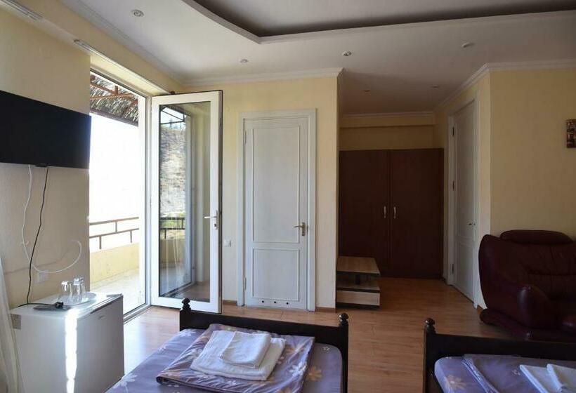 Economy Triple Room, Vake Palace