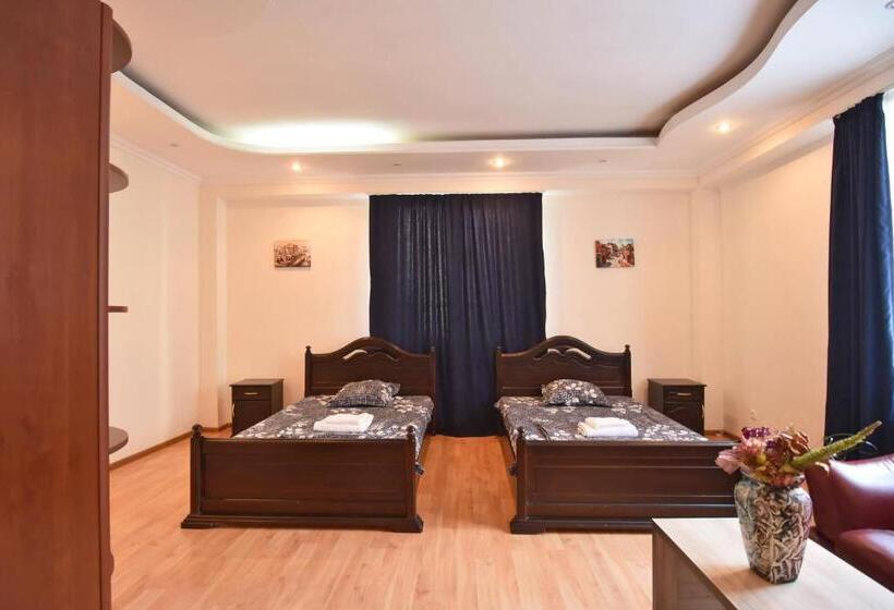 اتاق استاندارد, Vake Palace