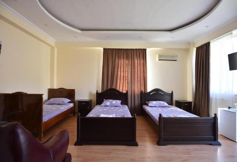Economy Triple Room, Vake Palace