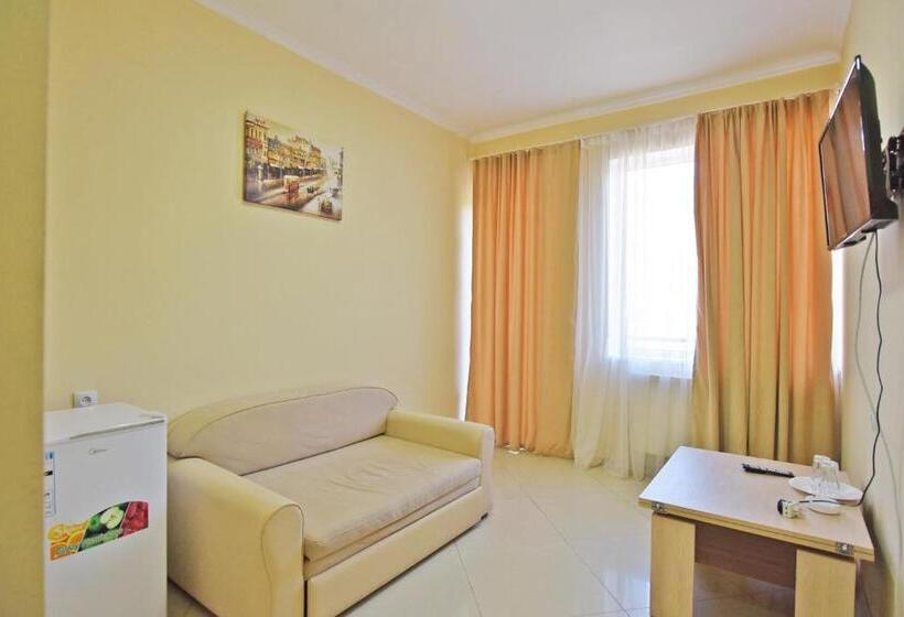 سوئیت با بالکن, Vake Palace