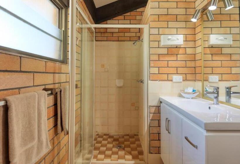 חדר סטנדרט לשלושה, All Travellers Motor Inn