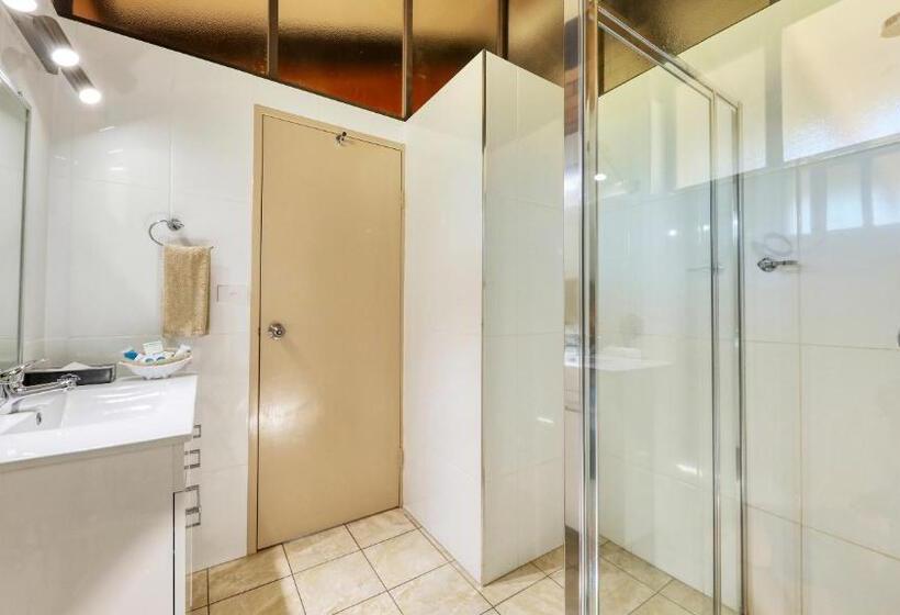 חדר משפחתי, All Travellers Motor Inn