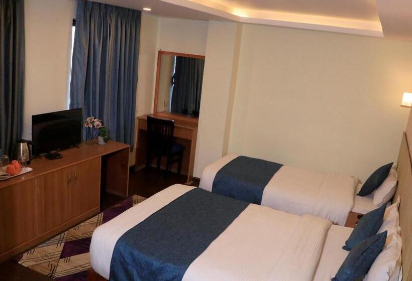 اتاق سوپریور سه تخته, Satkar Hotel And Spa