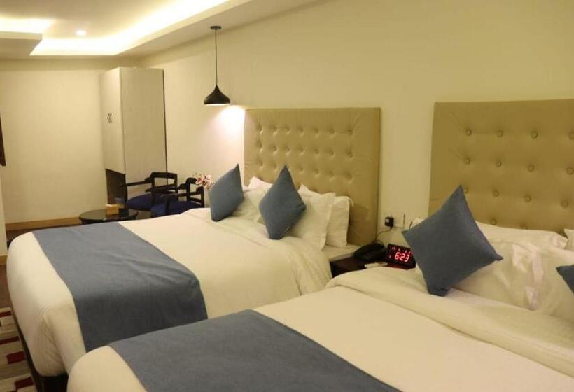 اتاق سوپریور سه تخته, Satkar Hotel And Spa