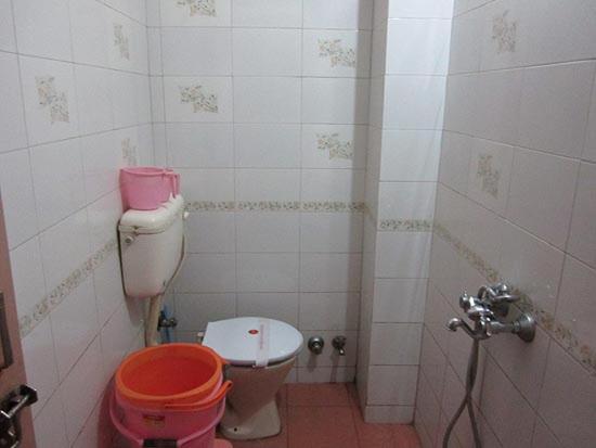 豪华三人间, Hari Home