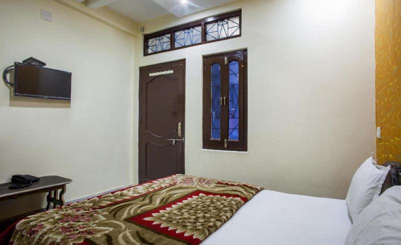 חדר אקונומי, Hari Home