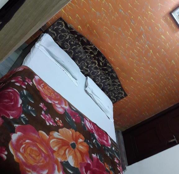 חדר אקונומי, Hari Home