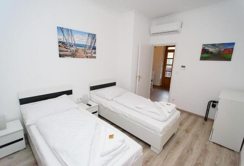 家庭间, Bl Garden Panzió