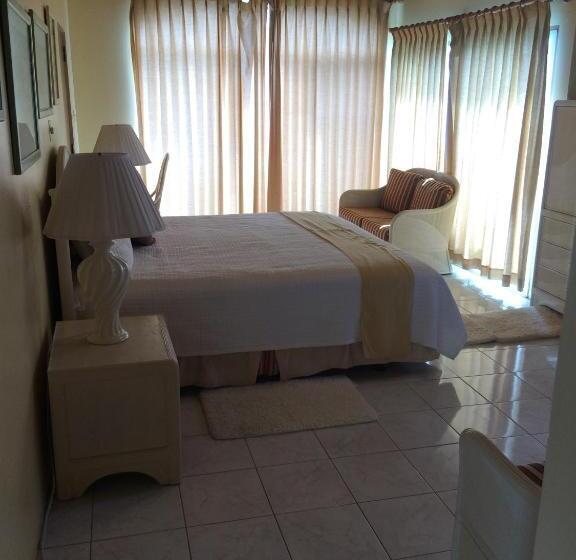 جناح مزود بحمام سباحة, Fort Burt