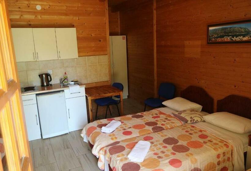 استودیو استاندارد با چشمانداز باغ, Guest House Jadran Pol