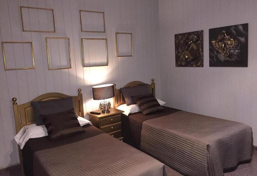 Номер Стандарт Трехместный, Hostal Sant Marti