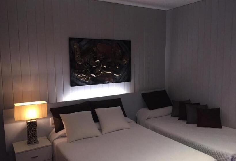 标准三人间, Hostal Sant Marti