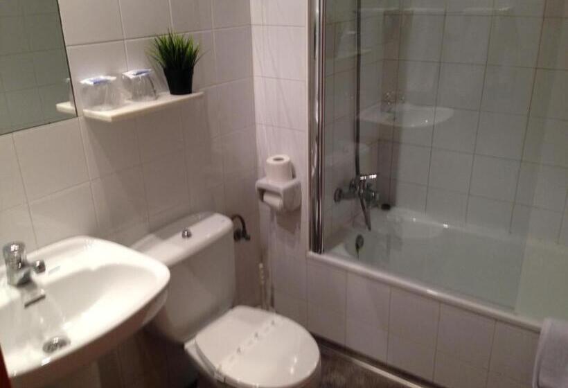 Четырехместный Номер Стандарт, Hostal Sant Marti