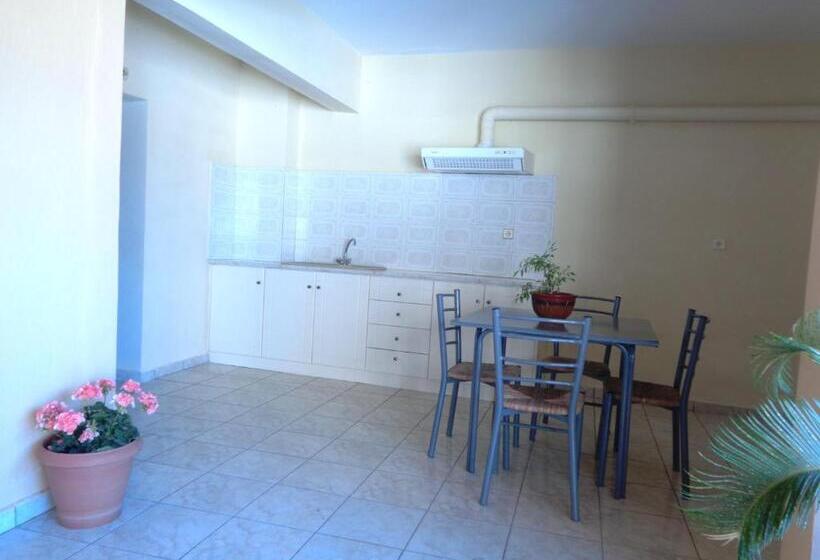 اتاق استاندارد, Angela