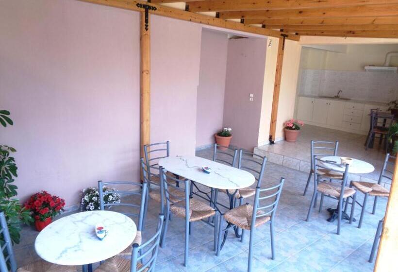 اتاق استاندارد, Angela