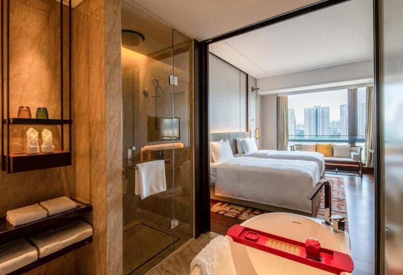 Quarto Premium com Varanda, Hualuxe Beijing Xinan
