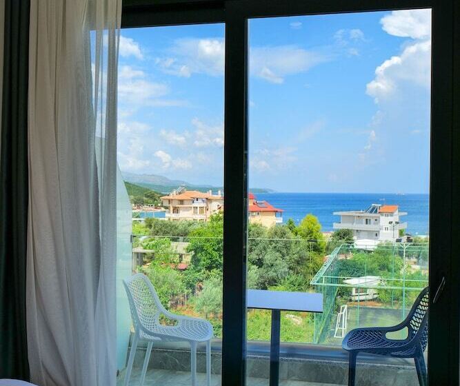 豪华海景房, Alexander