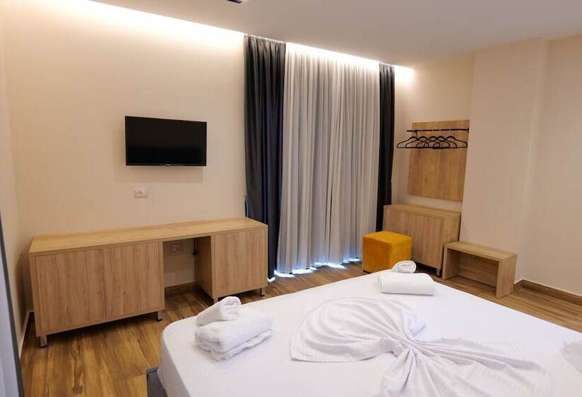 豪华海景房, Alexander