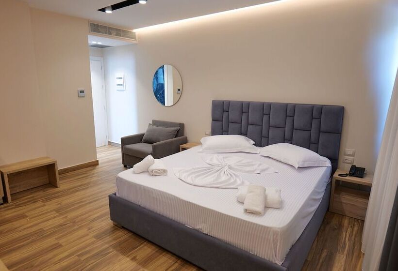 豪华海景房, Alexander